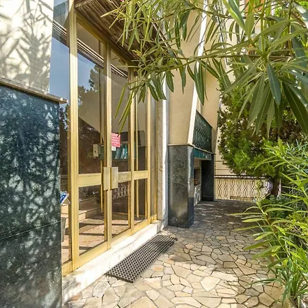 Guesthost - Comfy With Private Parking * Asti