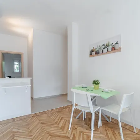 Comfy - Private Parking! Asti