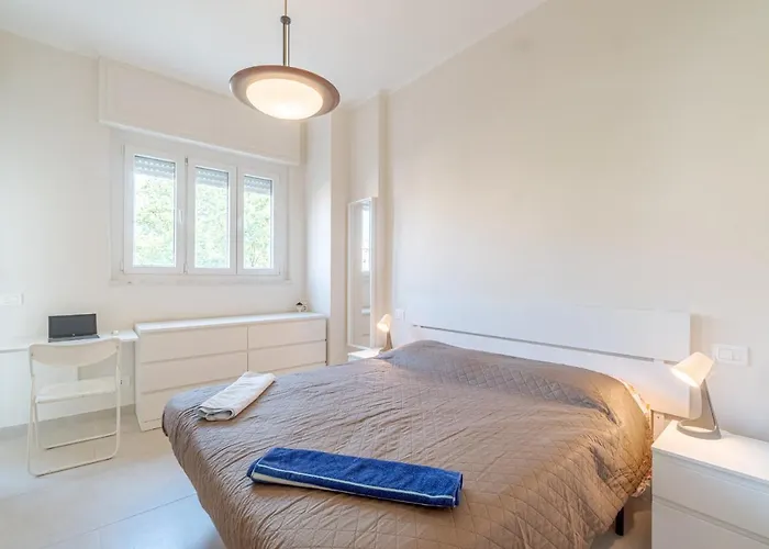 Guesthost - Comfy With Private Parking *