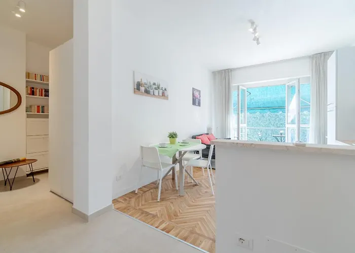 Guesthost - Comfy With Private Parking Lejlighed Asti