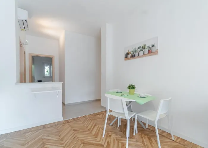 Guesthost - Comfy With Private Parking Asti